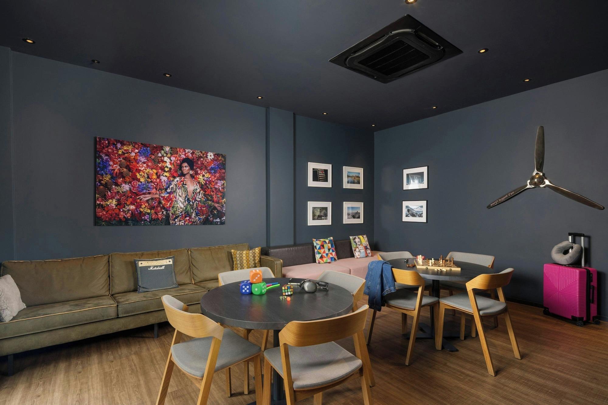 Sala de Reuniones MOXY London Heathrow Airport