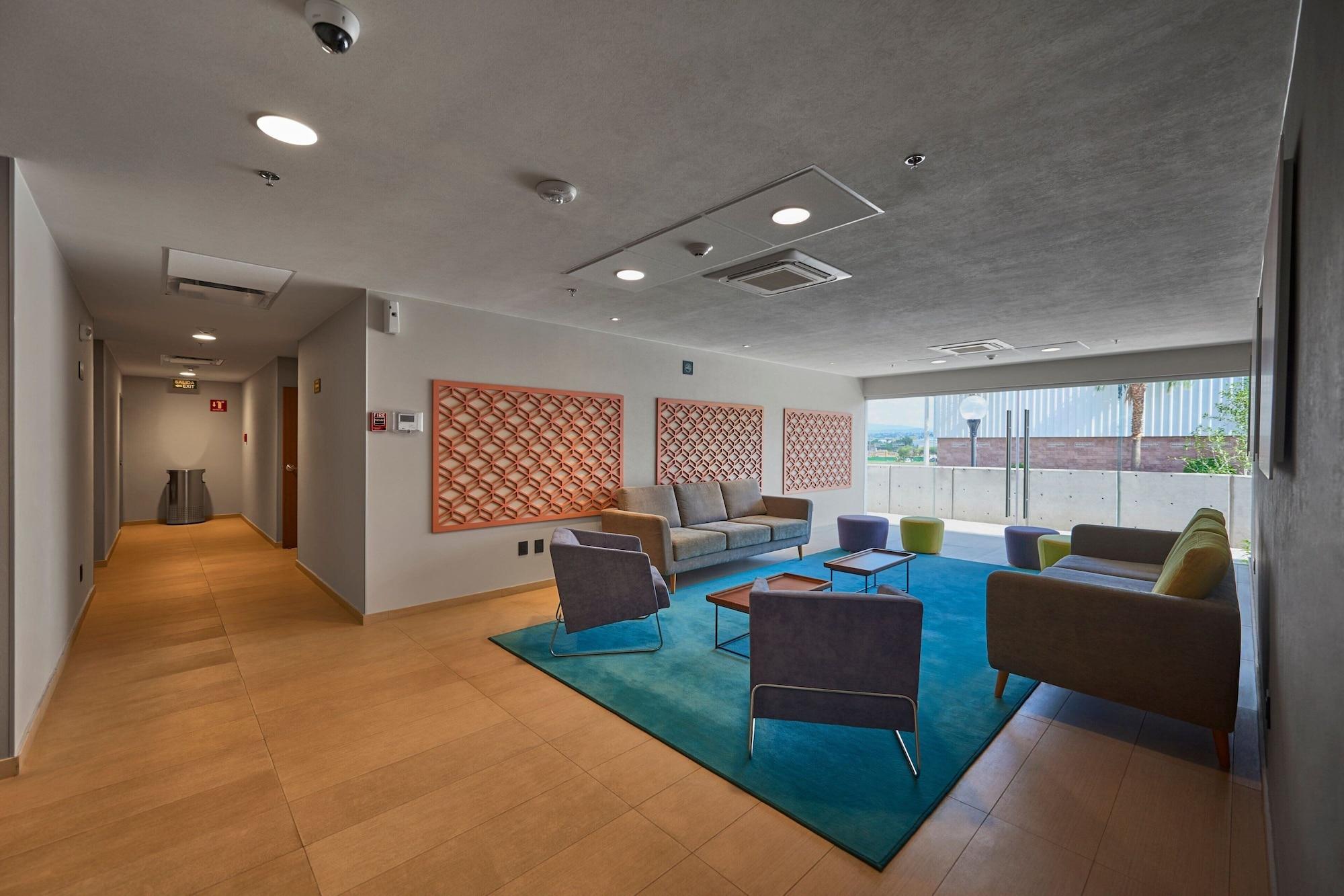 Vista Lobby City Express Suites by Marriott Toluca