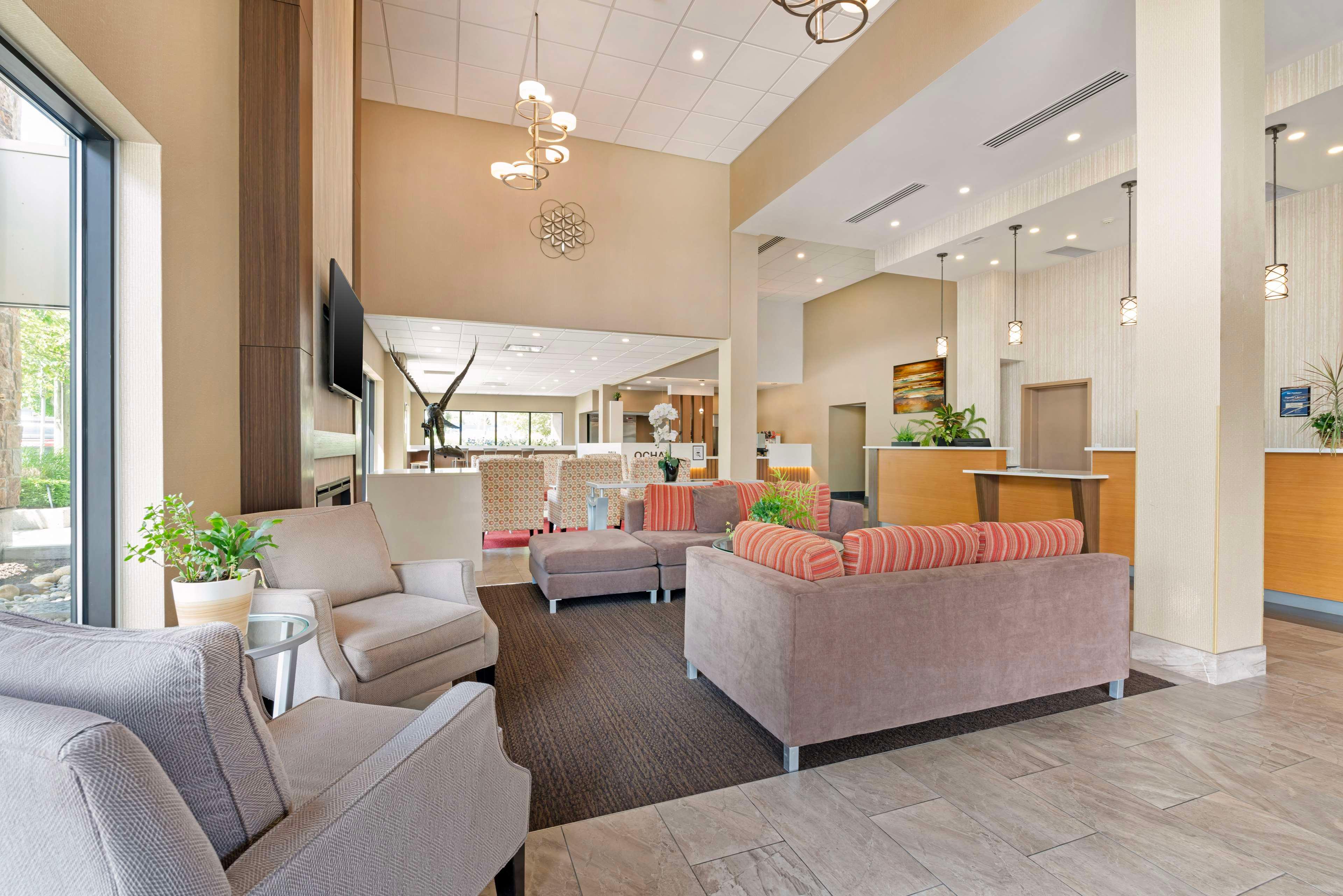 Vista Lobby Best Western Plus Burnaby Hotel