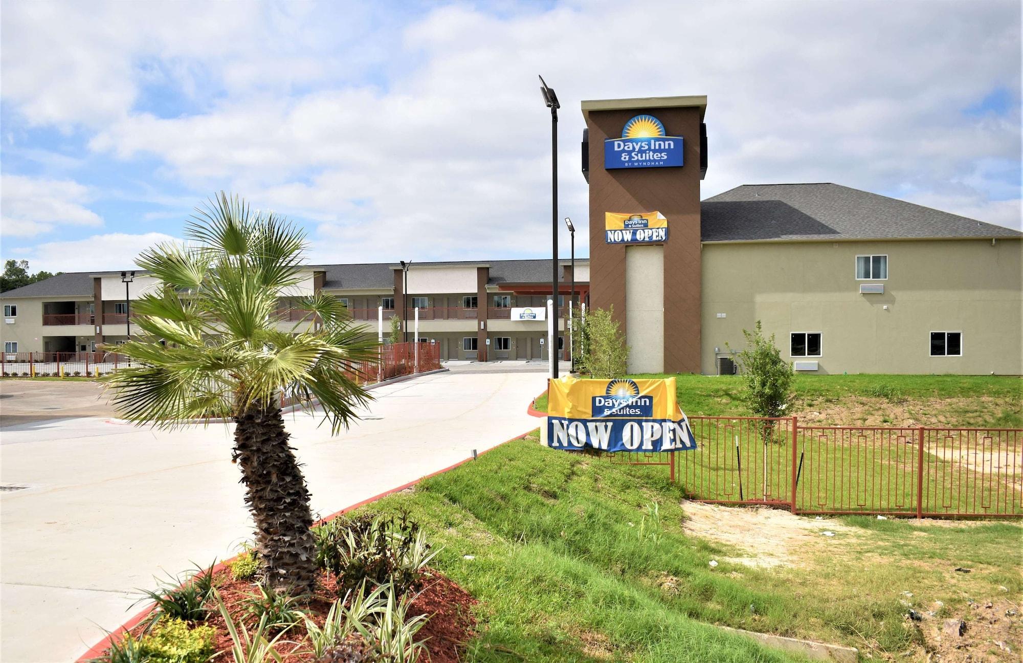 Vista Exterior Days Inn & Suites by Wyndham Downtown/University of Houston