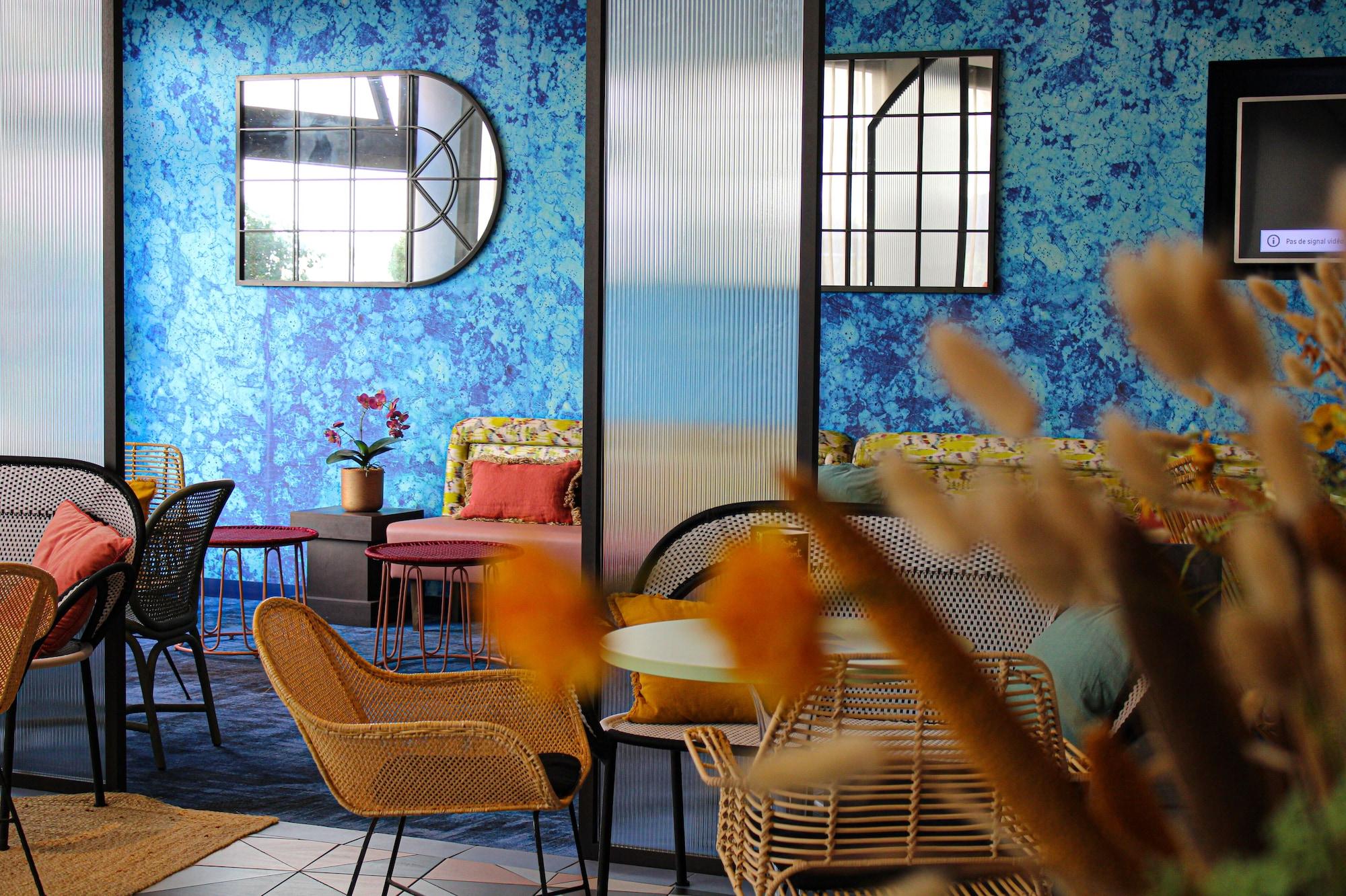 Vista Lobby ibis Styles Evry Courcouronnes Hotel and Events