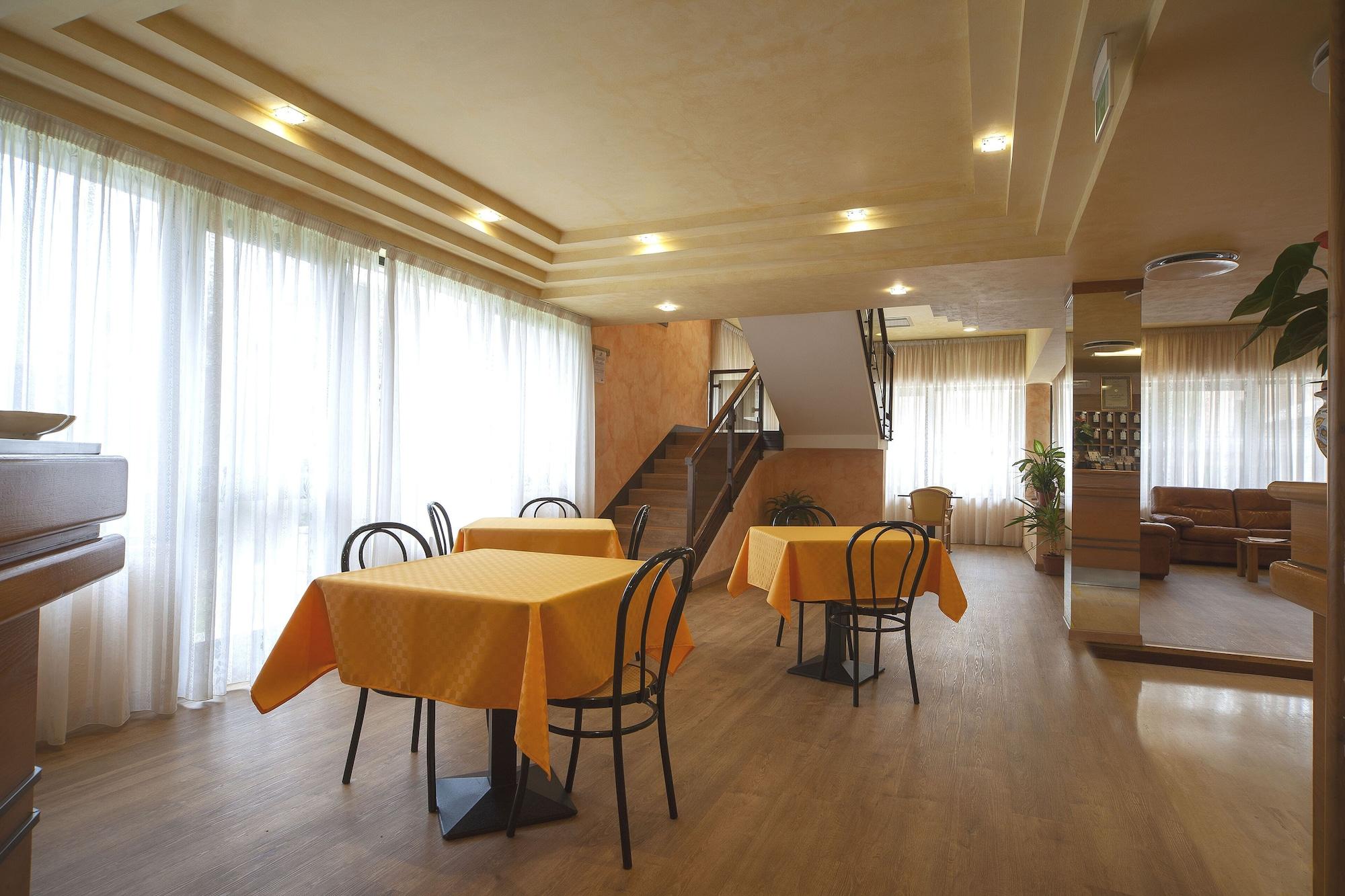Bar/Salón Pennile