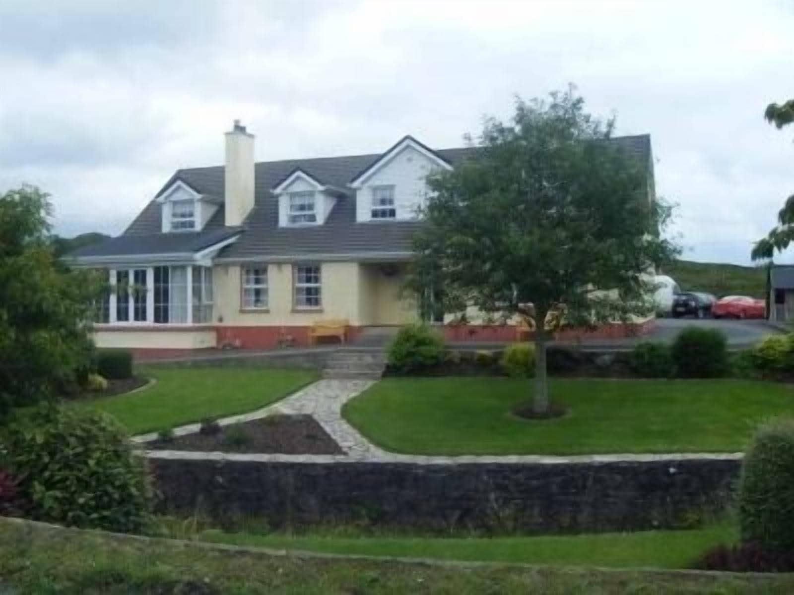 Varios Bridgeburn House