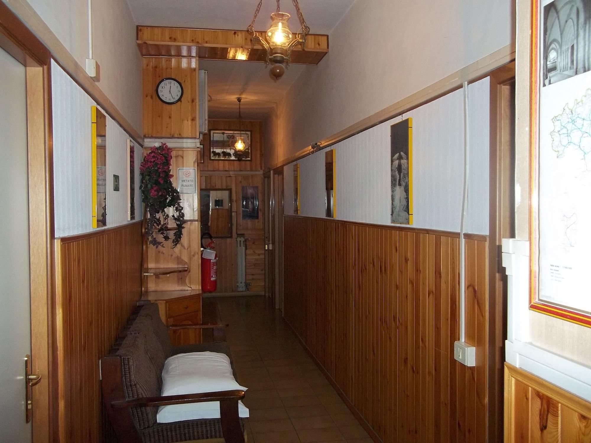 Varios Albergo Da Peppino