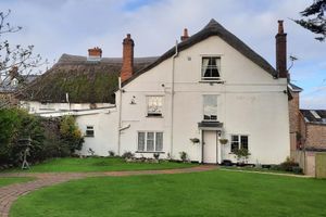 Alojamiento - The White Cottage B&B