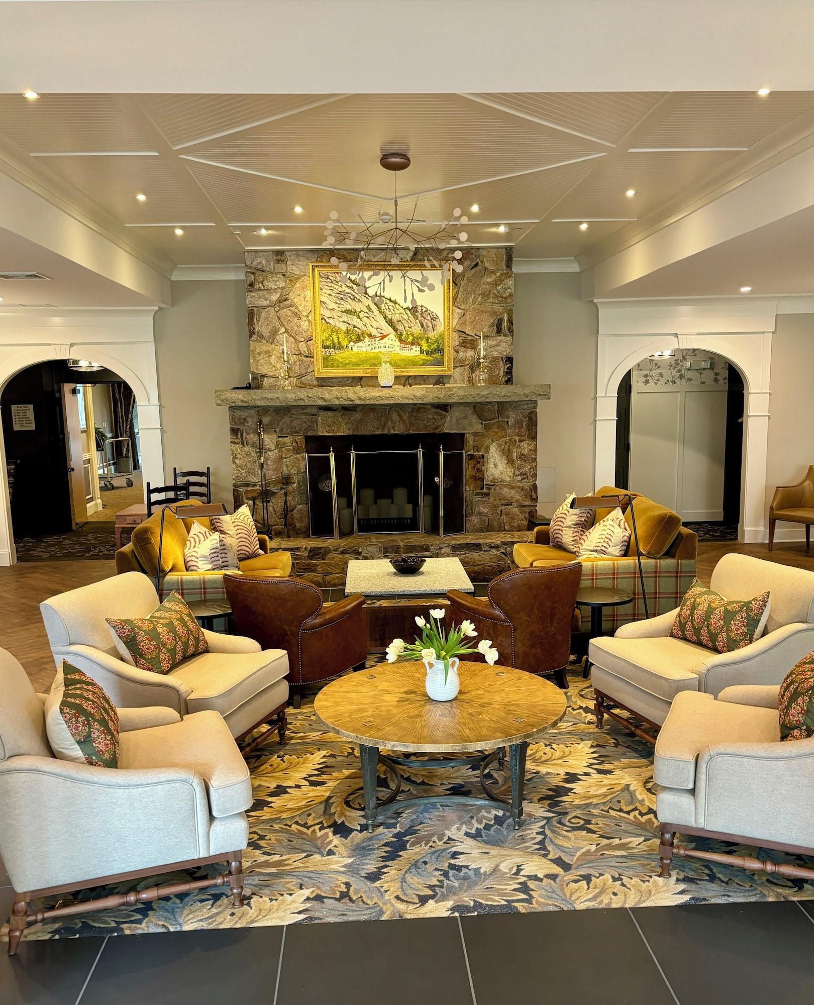 Vista Lobby The White Mountain Hotel & Resort