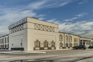 Alojamiento - Woodbine Hotel and Suites