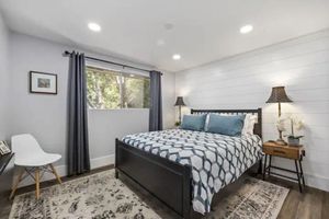 Alquiler Vacacional - ☆Freshly Updated Home Fast WIFI Smart TV 2 Parks☆