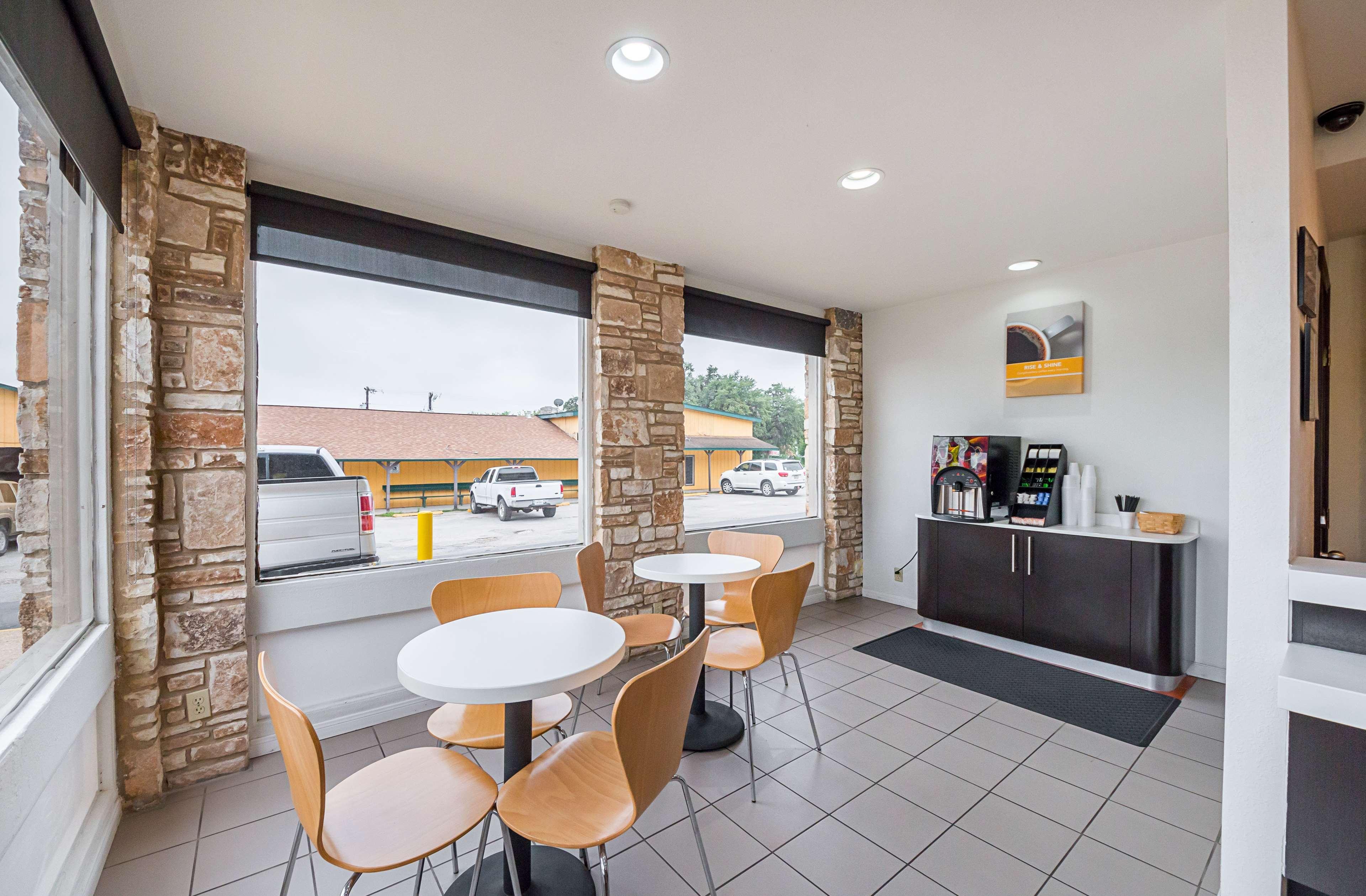 Vista Lobby Motel 6 Boerne, TX