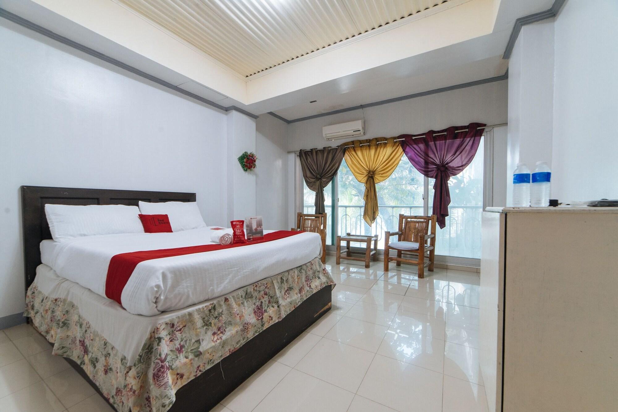 Habitación RedDoorz Plus @ Subic 2n2 Beach Resort Zambales