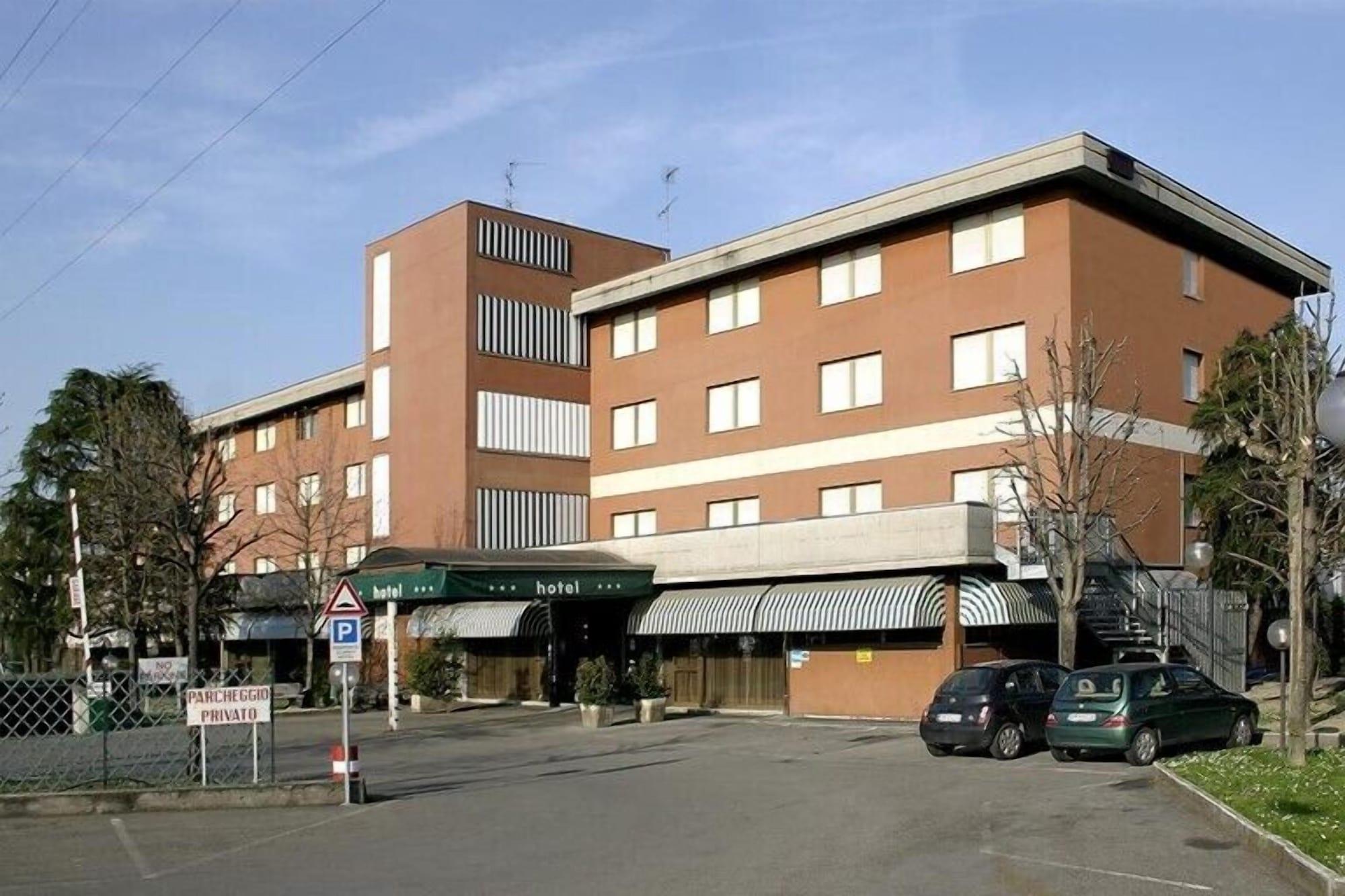 Vista Exterior CDH Hotel Modena