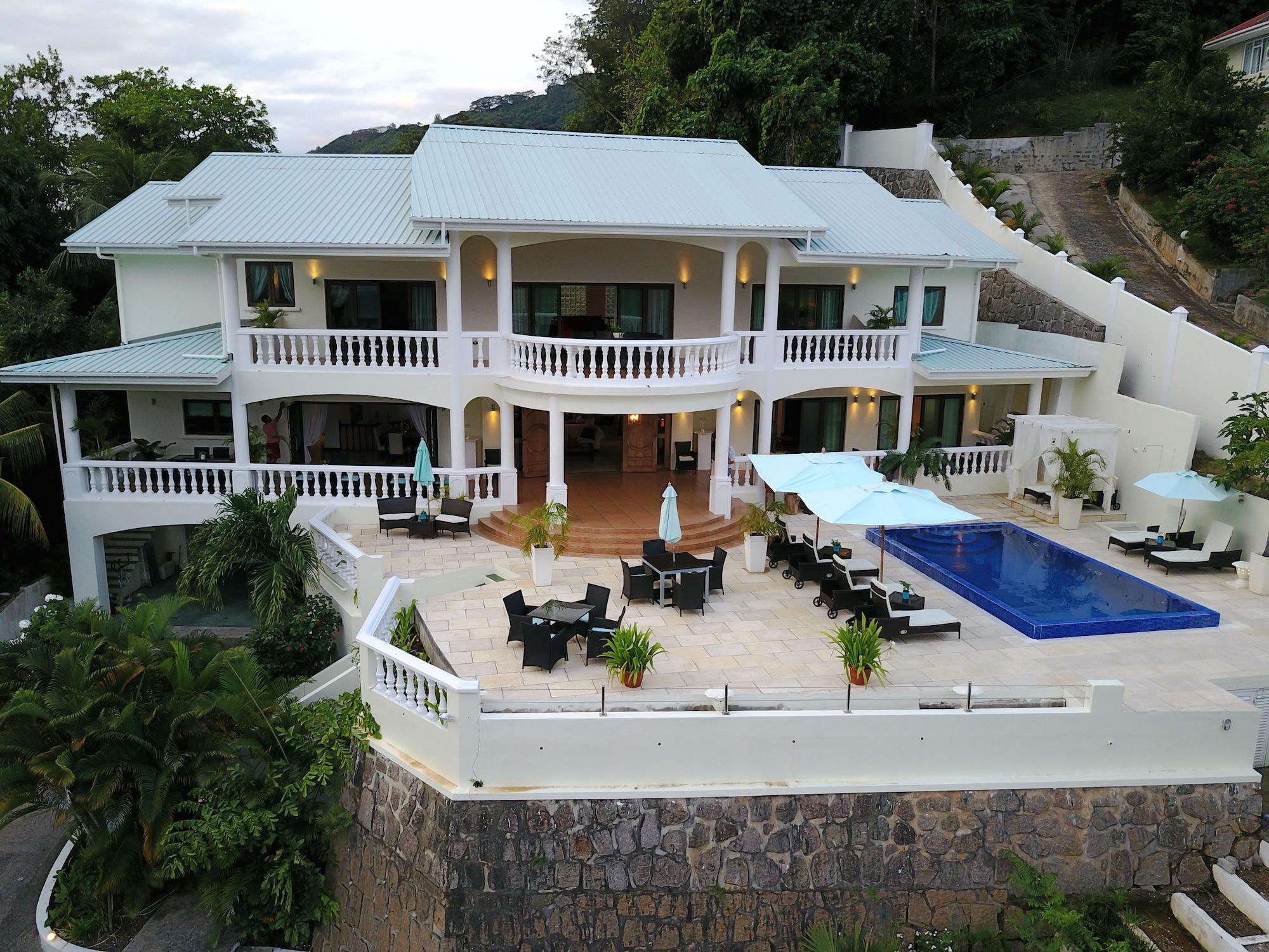 Vista Exterior Petit Amour Villa