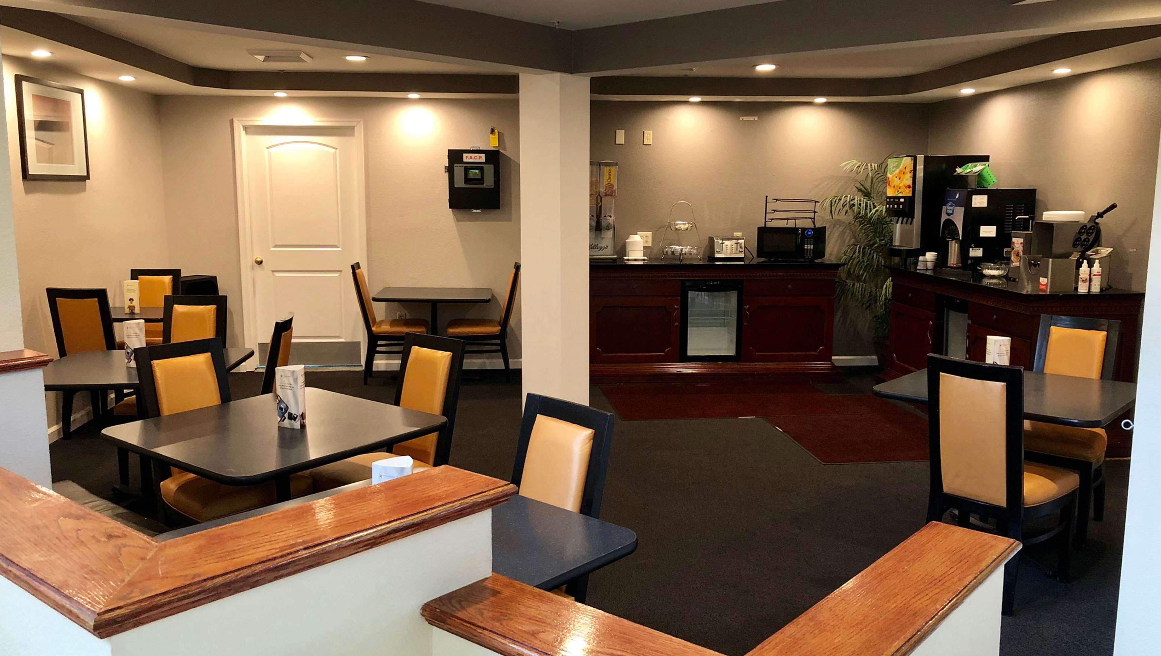 Restaurant Magnuson Hotel Virginia Beach