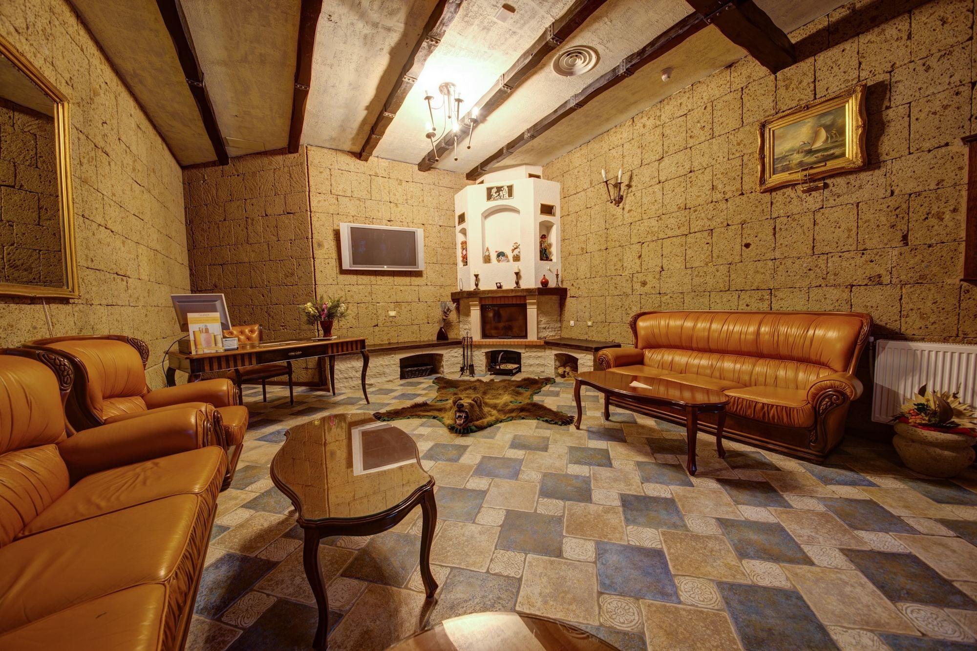 Vista Lobby House of Dracula