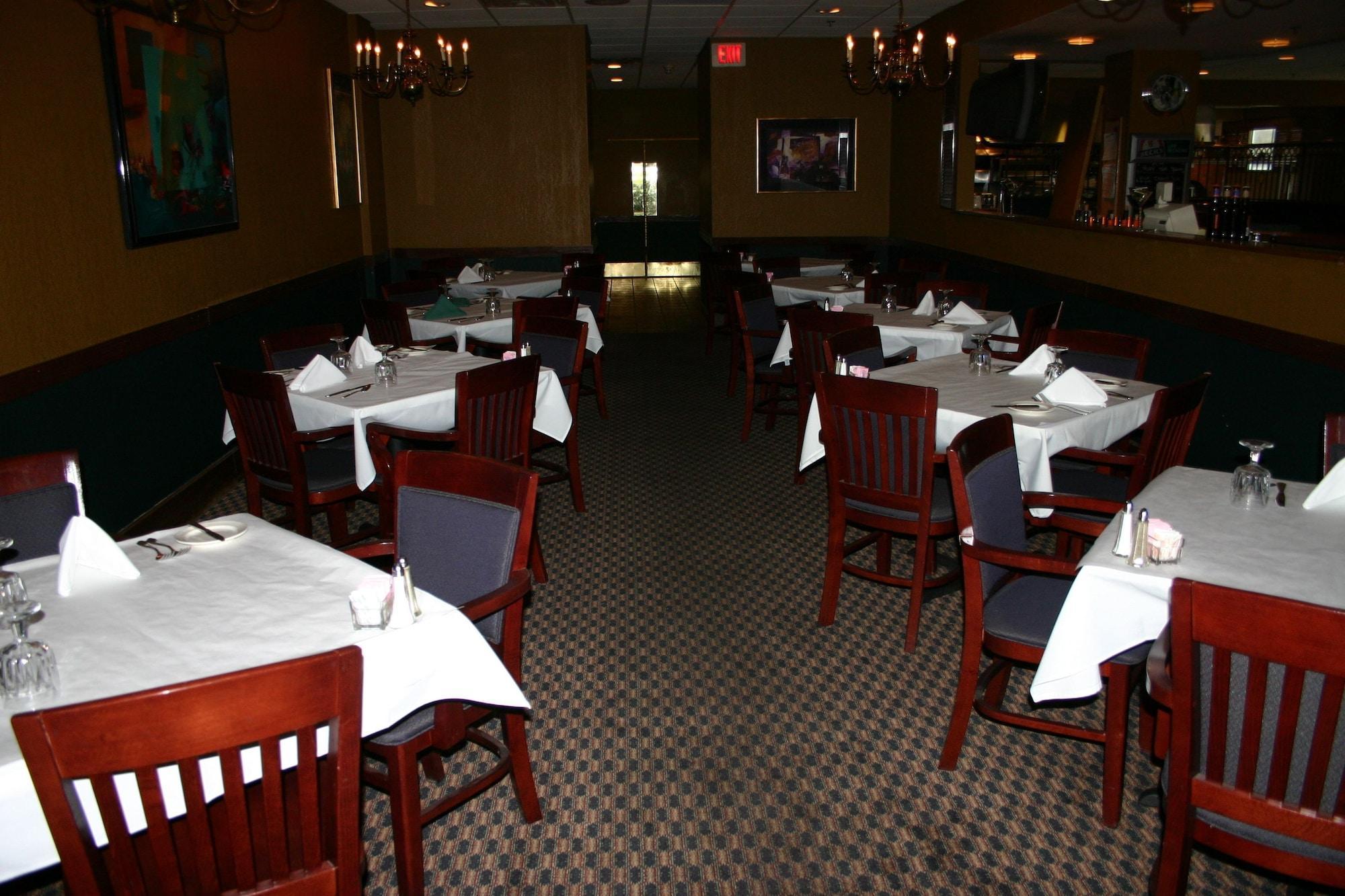 Restaurant Maron Hotel And Suites