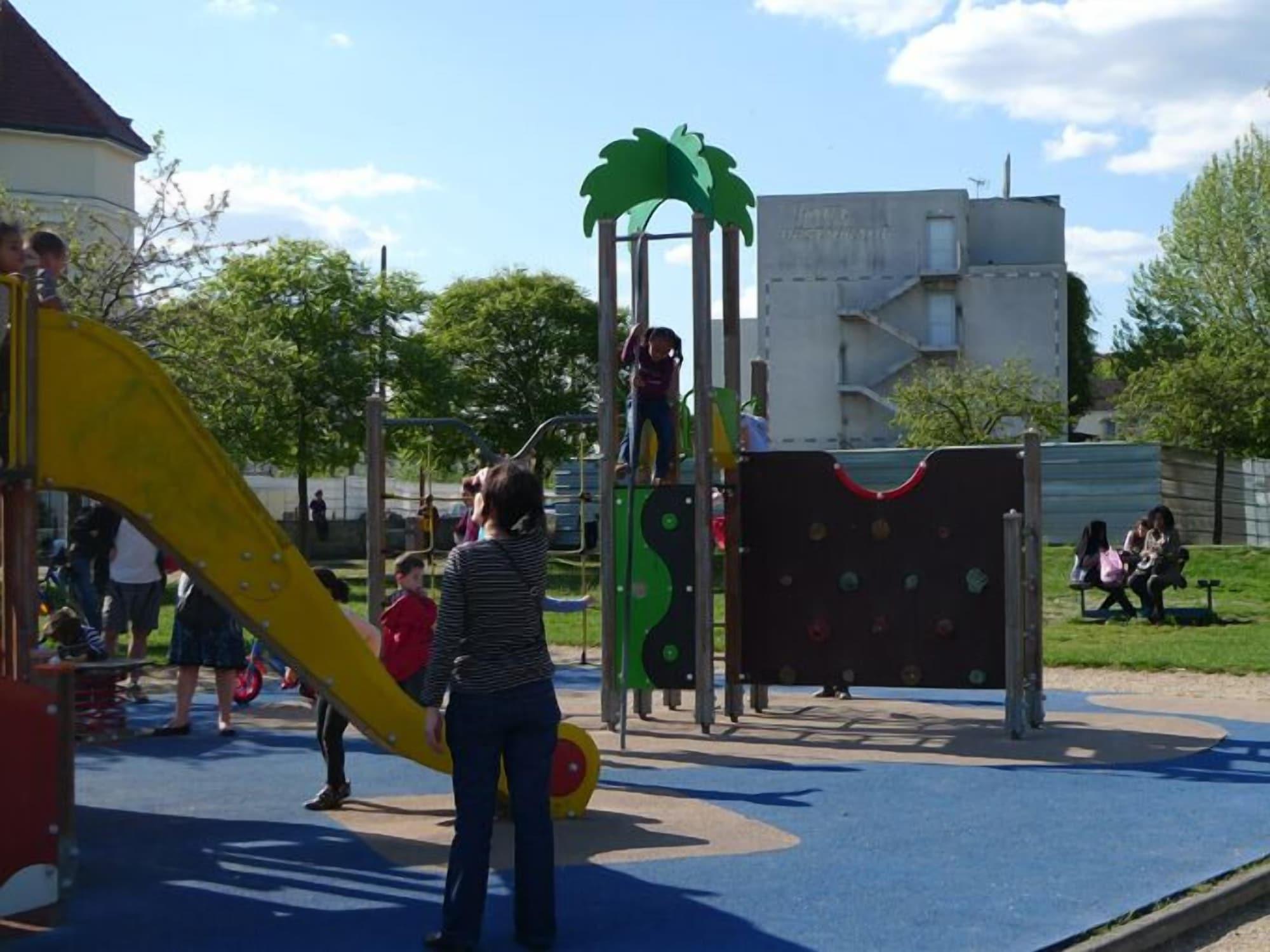 Instalaciones Recreativas Hotel Milton (ex Gis Hotel)