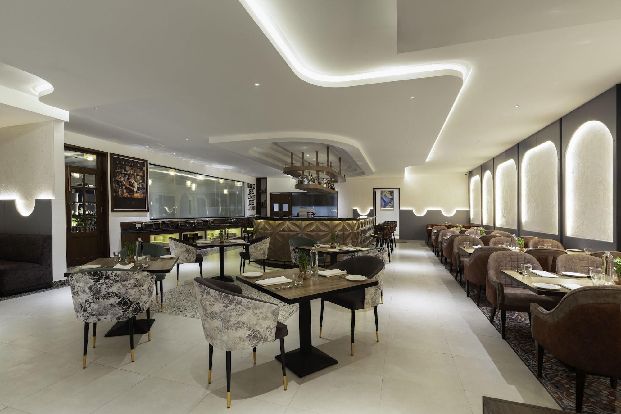 Restaurant Clarks Inn Dehradun