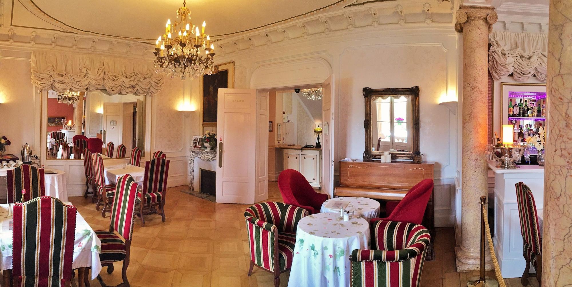 Vista Lobby Hotel Le Manoir