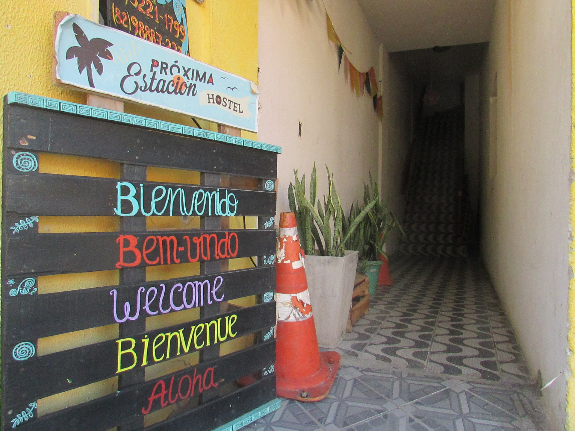 Vista Exterior Proxima Estacion Hostel