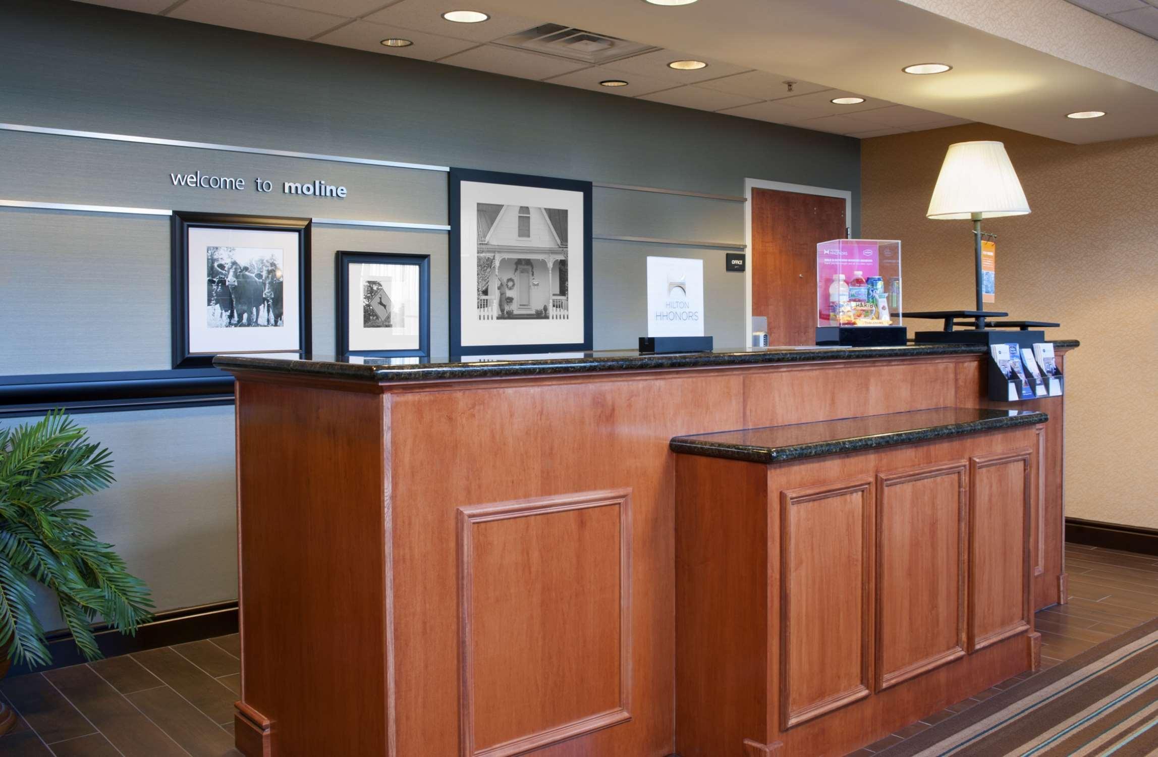 Vista Lobby Hampton Inn & Suites Moline-Quad City Int'l Aprt