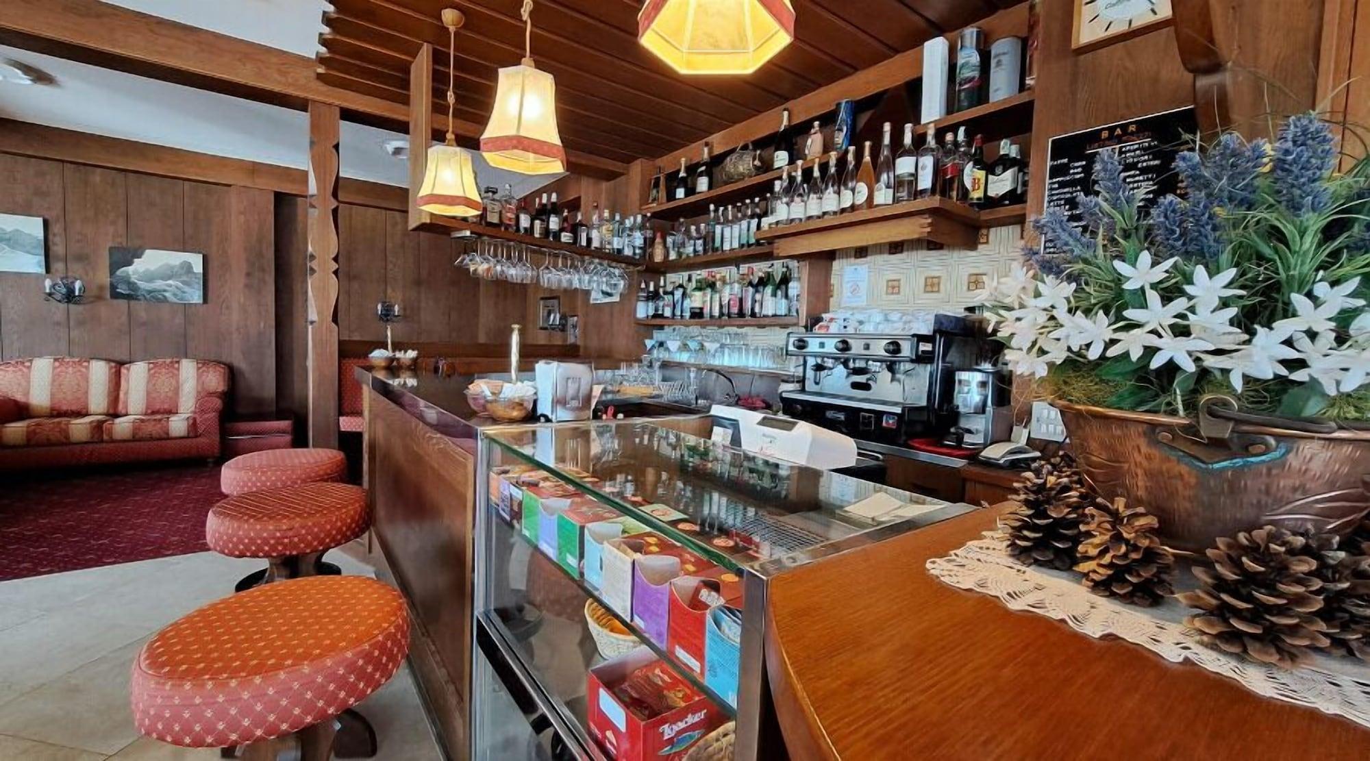 Bar/Salón Lake & Nature Hotel Gloria