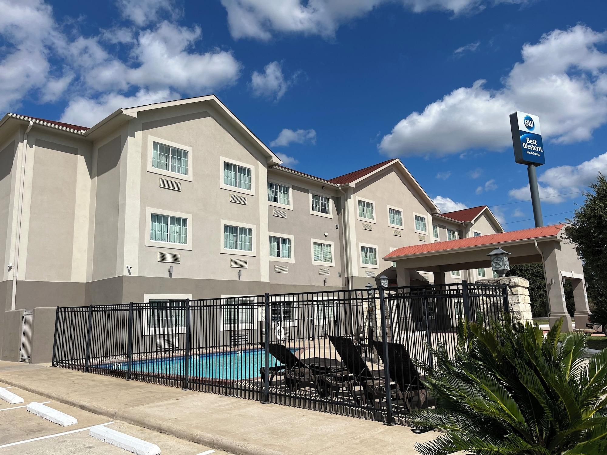 Vista Exterior Best Western Cleveland Inn & Suites