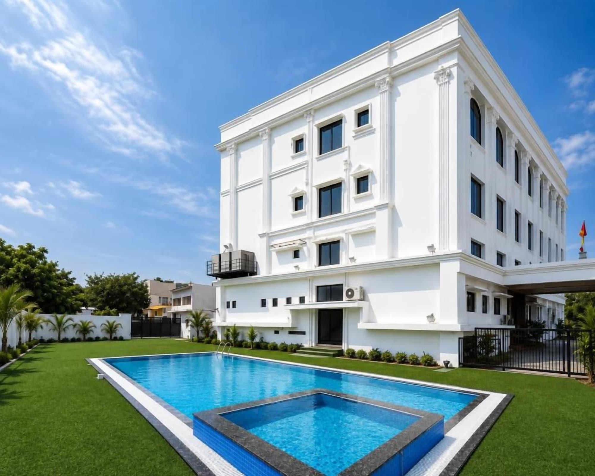 Vista Piscina THE FOUR SEASONS RECREATION