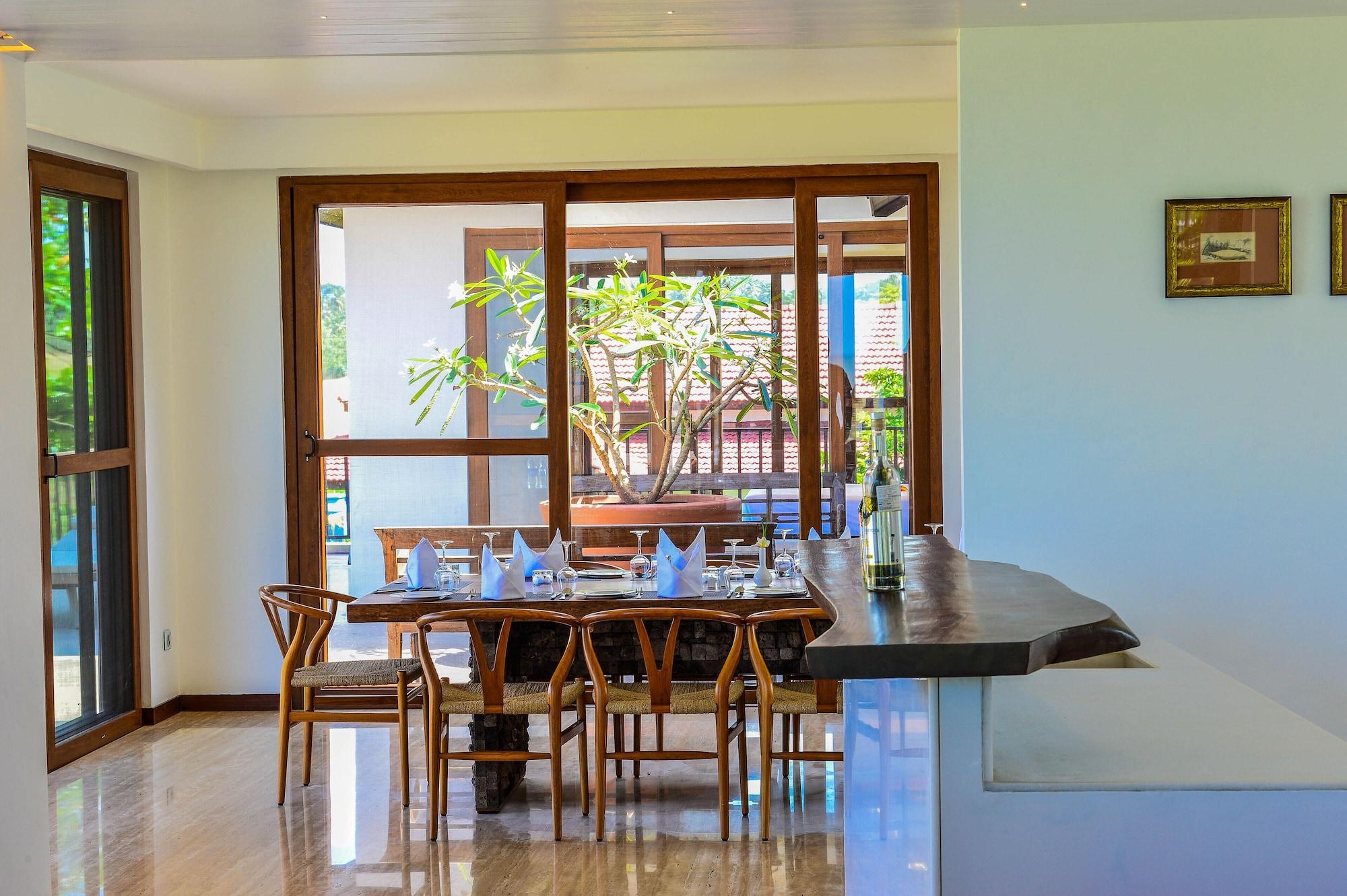 Bar/Salón Niraamaya Private Residences Benaulim