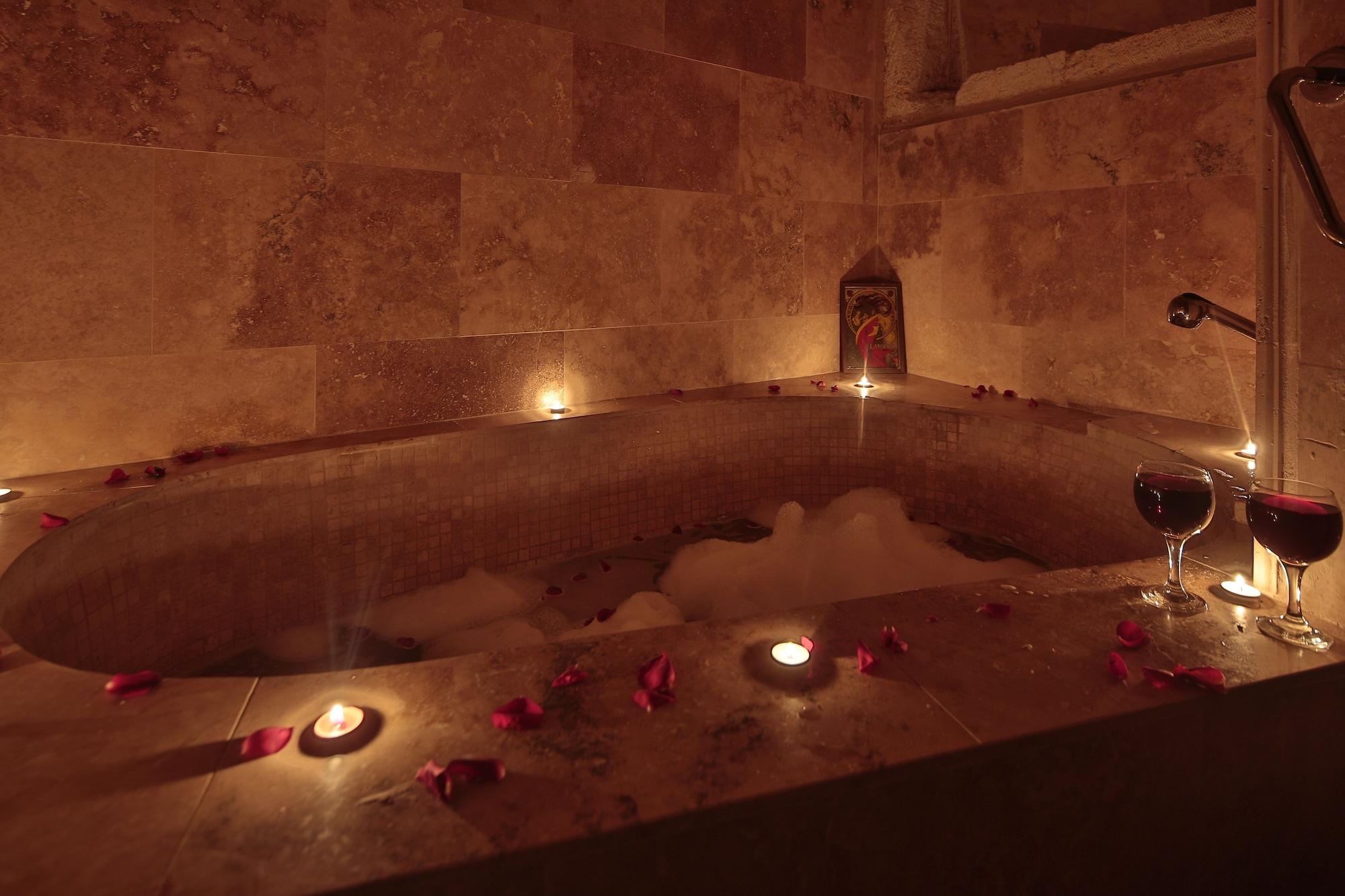 Varios Heaven Cave House