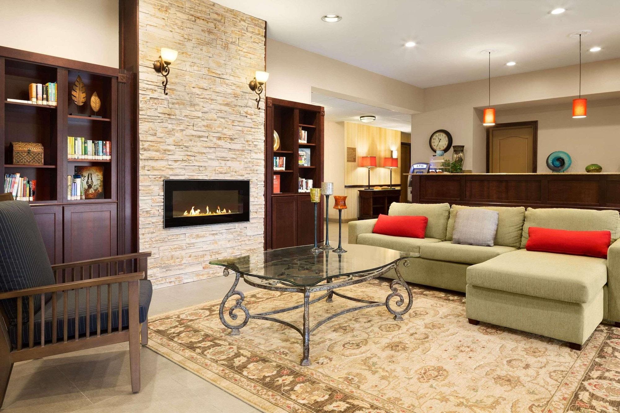 Vista Lobby Country Inn & Suites by Radisson, Baltimore North, MD