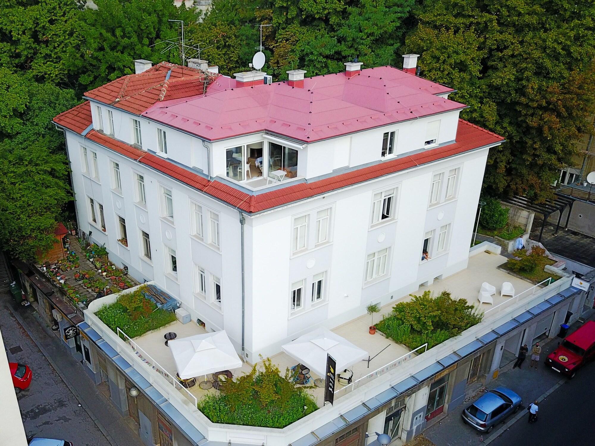 Vista Exterior Lobagola B&B