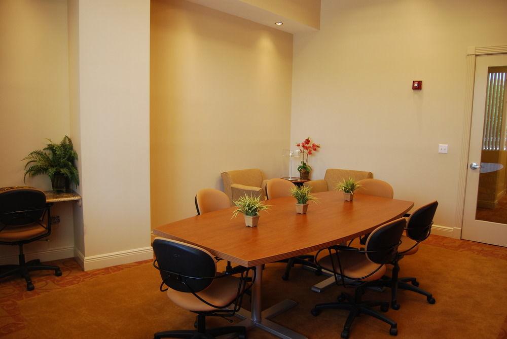 Meeting room Towers of Dadeland by Miami Vacations