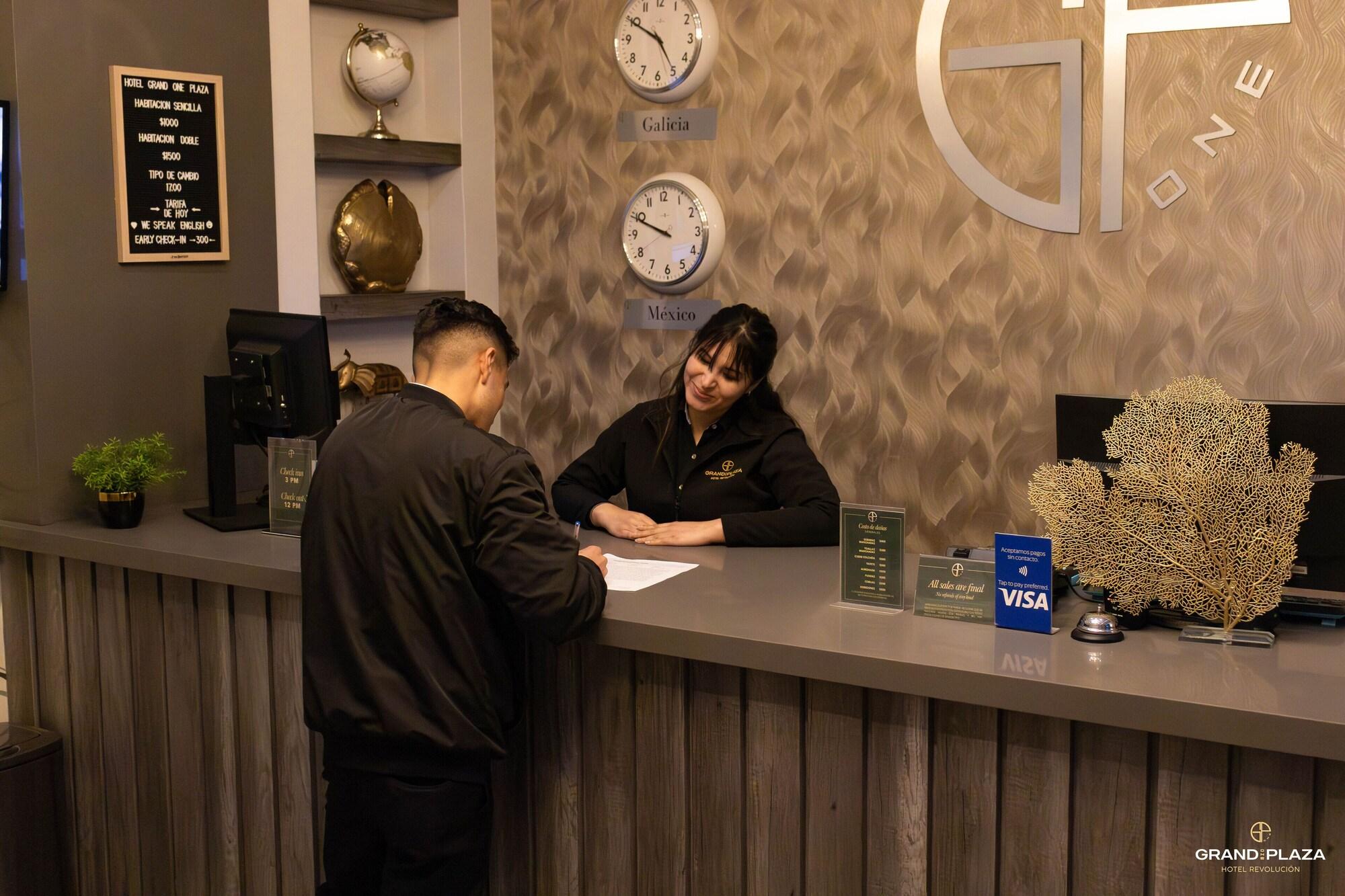 Vista Lobby Hotel Grand One Plaza