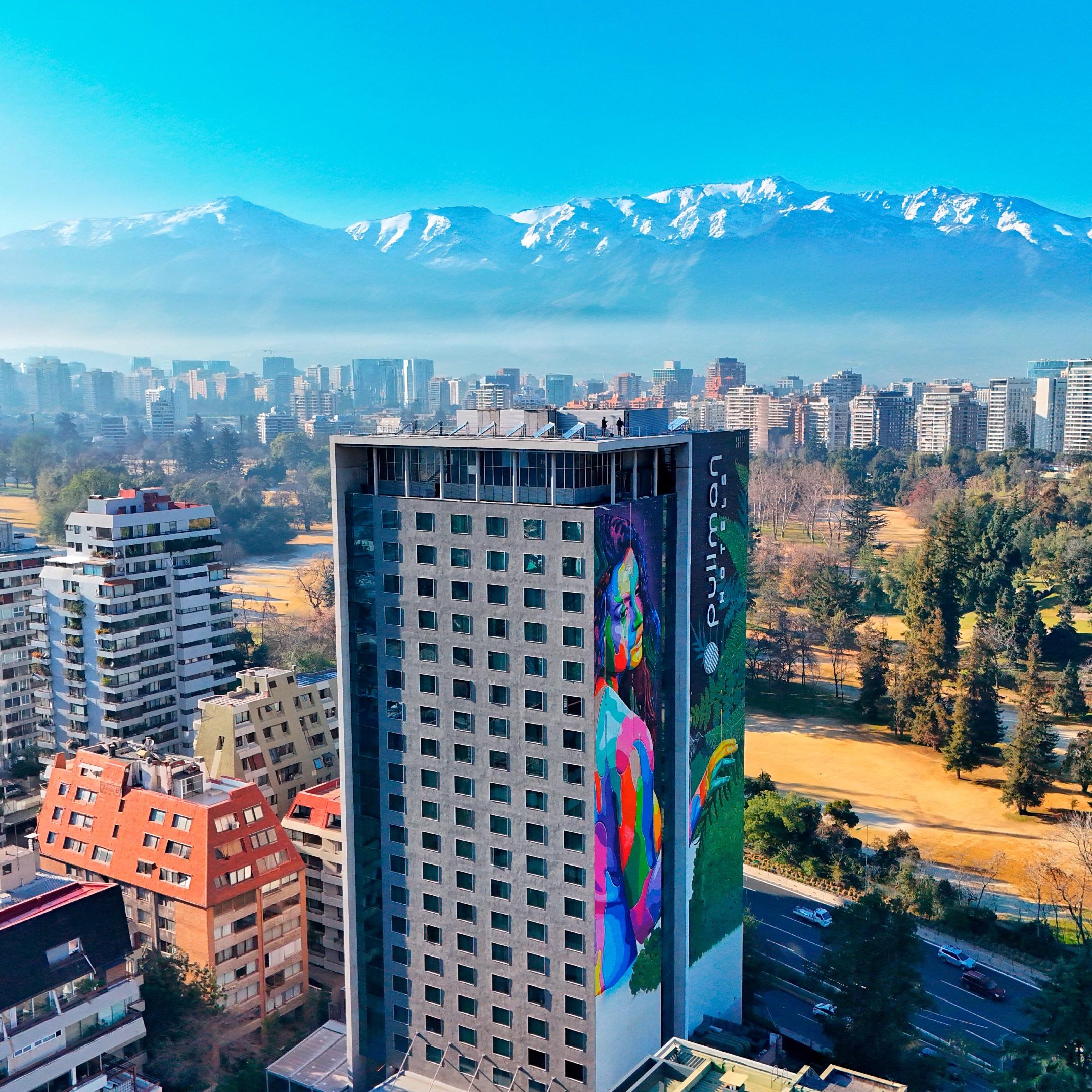 Vista Exterior Hotel Pullman Santiago Vitacura