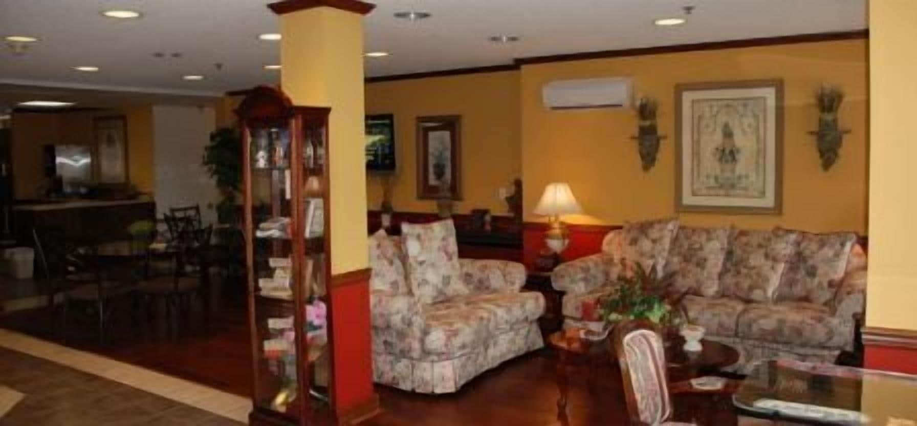 Vista Lobby Patti's Inn & Suites