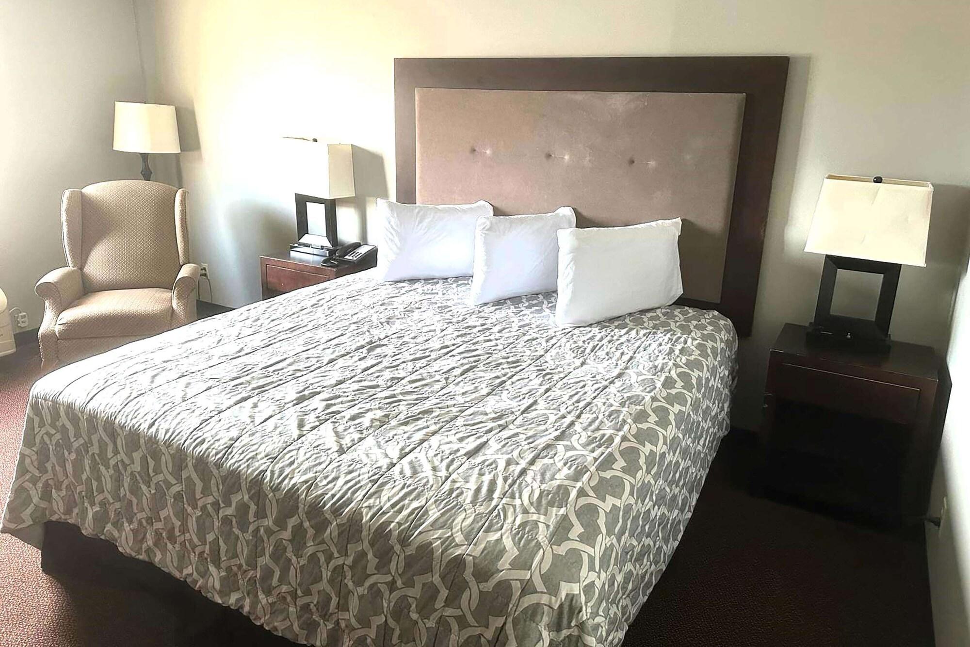 Varios Super 8 by Wyndham Fort Scott