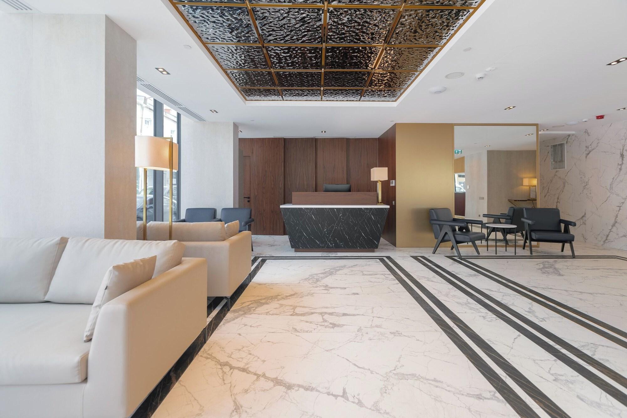 Vista Lobby Piazza Epigraph
