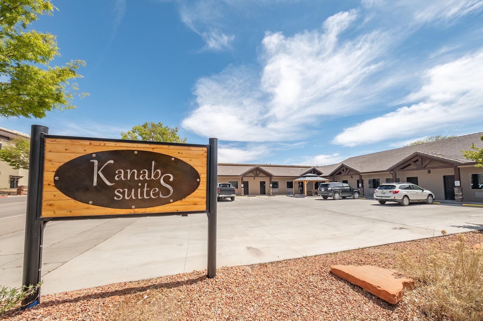 Vista Exterior Kanab Suites