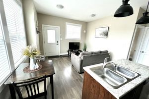 Alquiler Temporario - Newer private cozy 1 bdrm suite located 5 mins from all amenities.