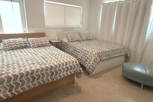 Alquiler Vacacional - 2 bed 2 bath Beach 1 min walk keyless entry DOG ok Free Parking