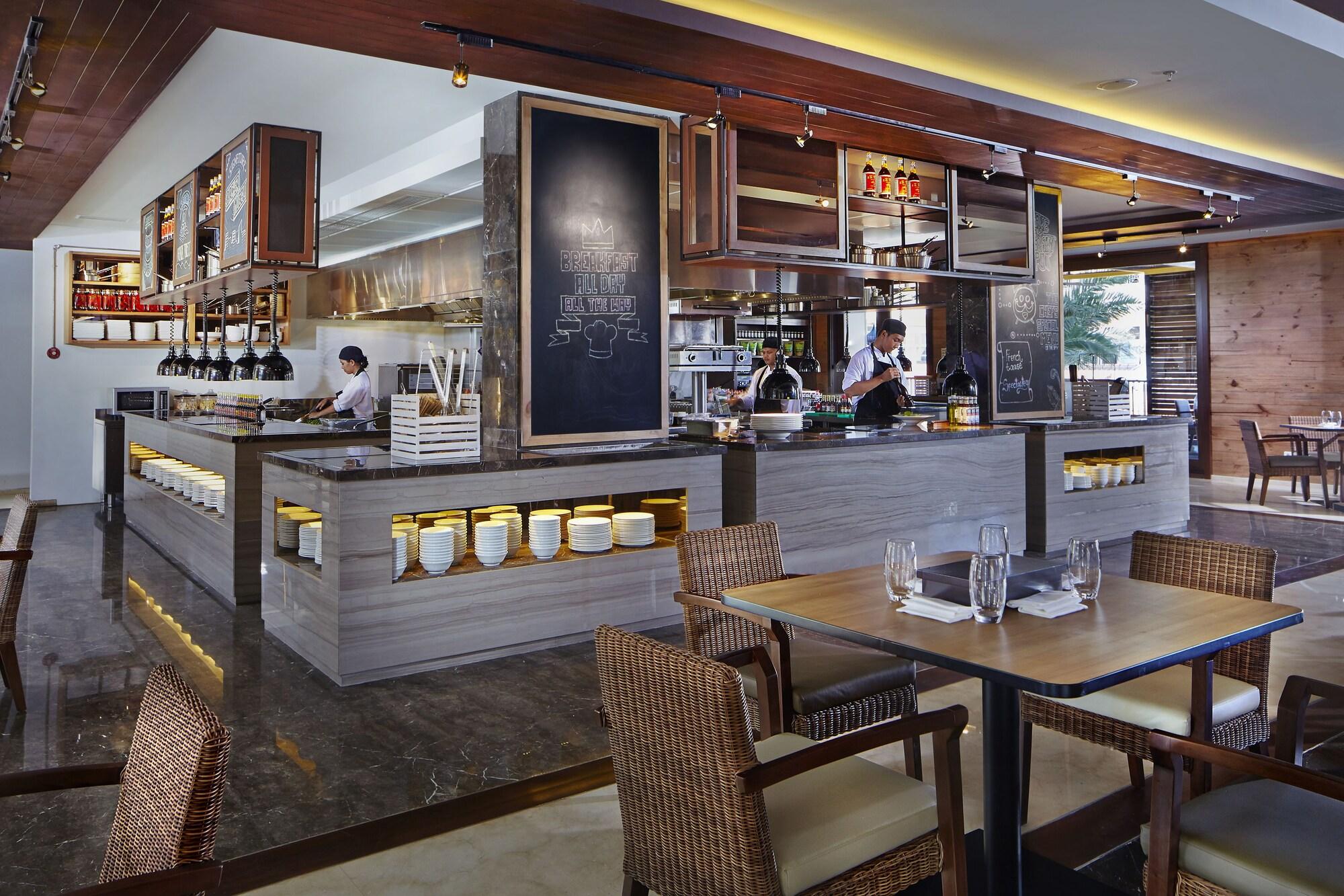 Restaurant Courtyard By Marriott Bali Seminyak Resort