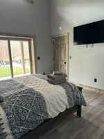 Alquiler Vacacional - Bearly Awake cabin- family-friendly, riverfront & minutes from East Branch Lake.