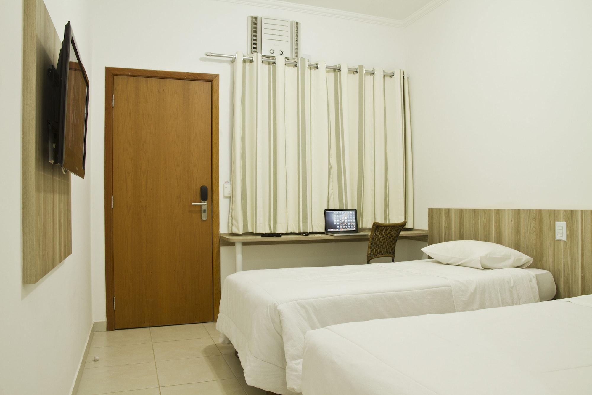 Varios Éden Park Hotel