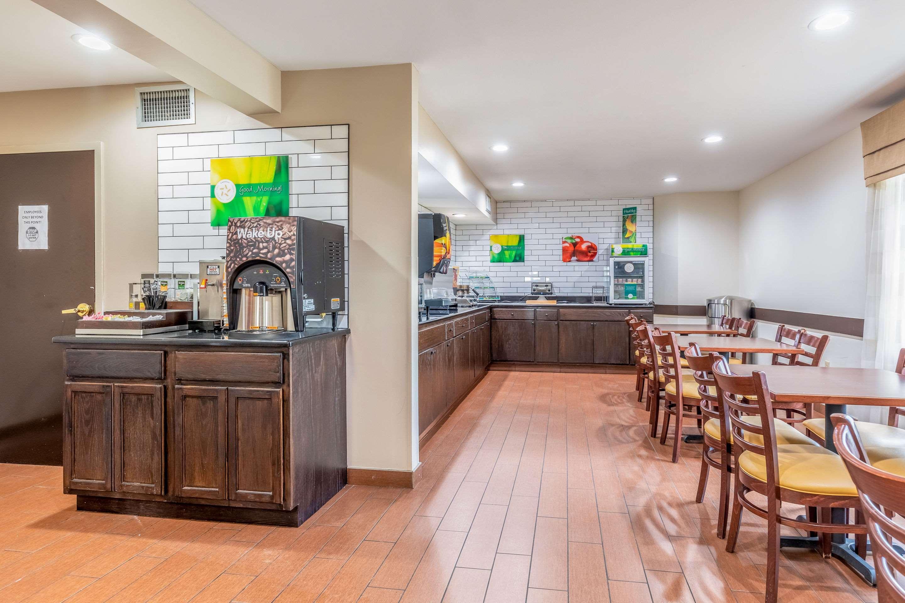 Restaurant Quality Inn Memphis Northeast near I-40