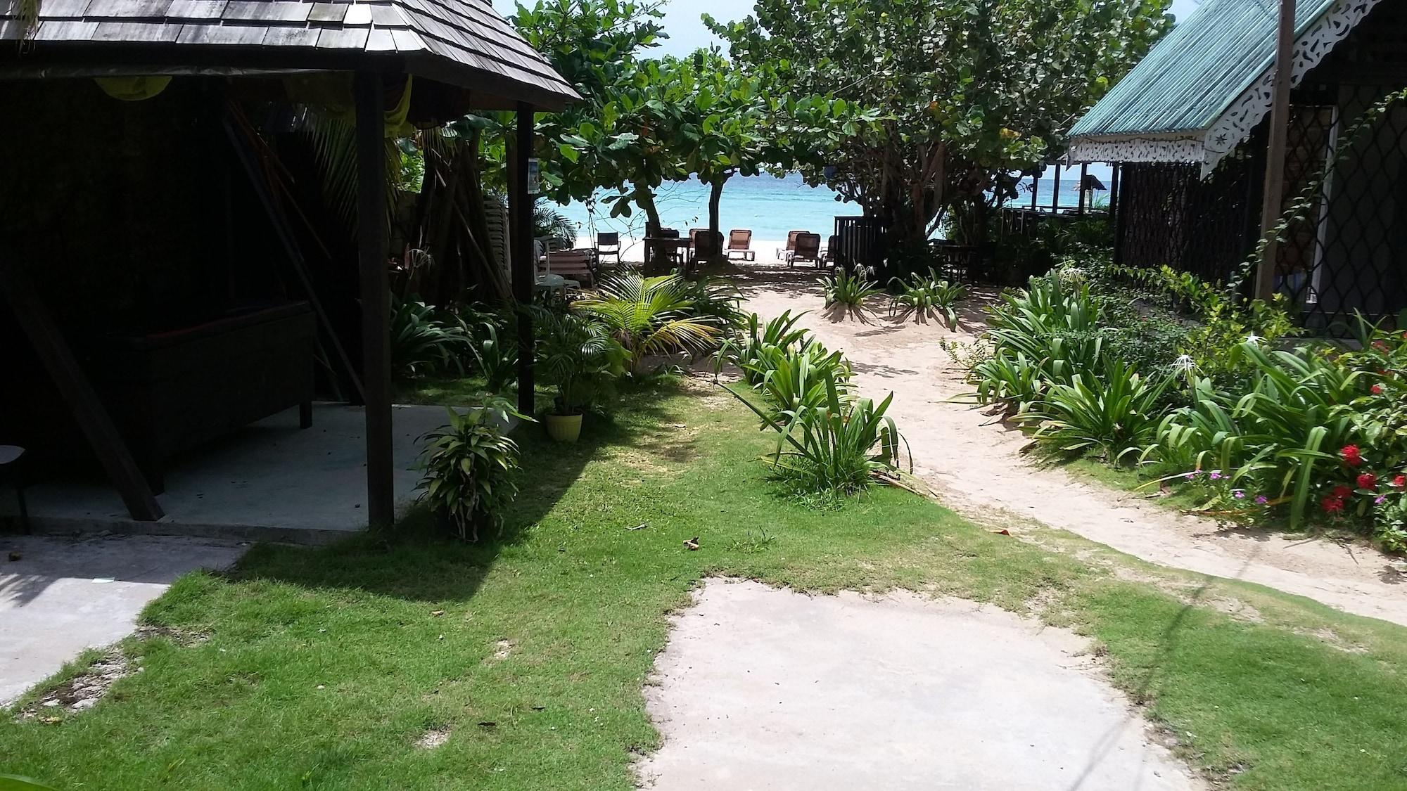 Spa Firefly Beach Cottages and Suites