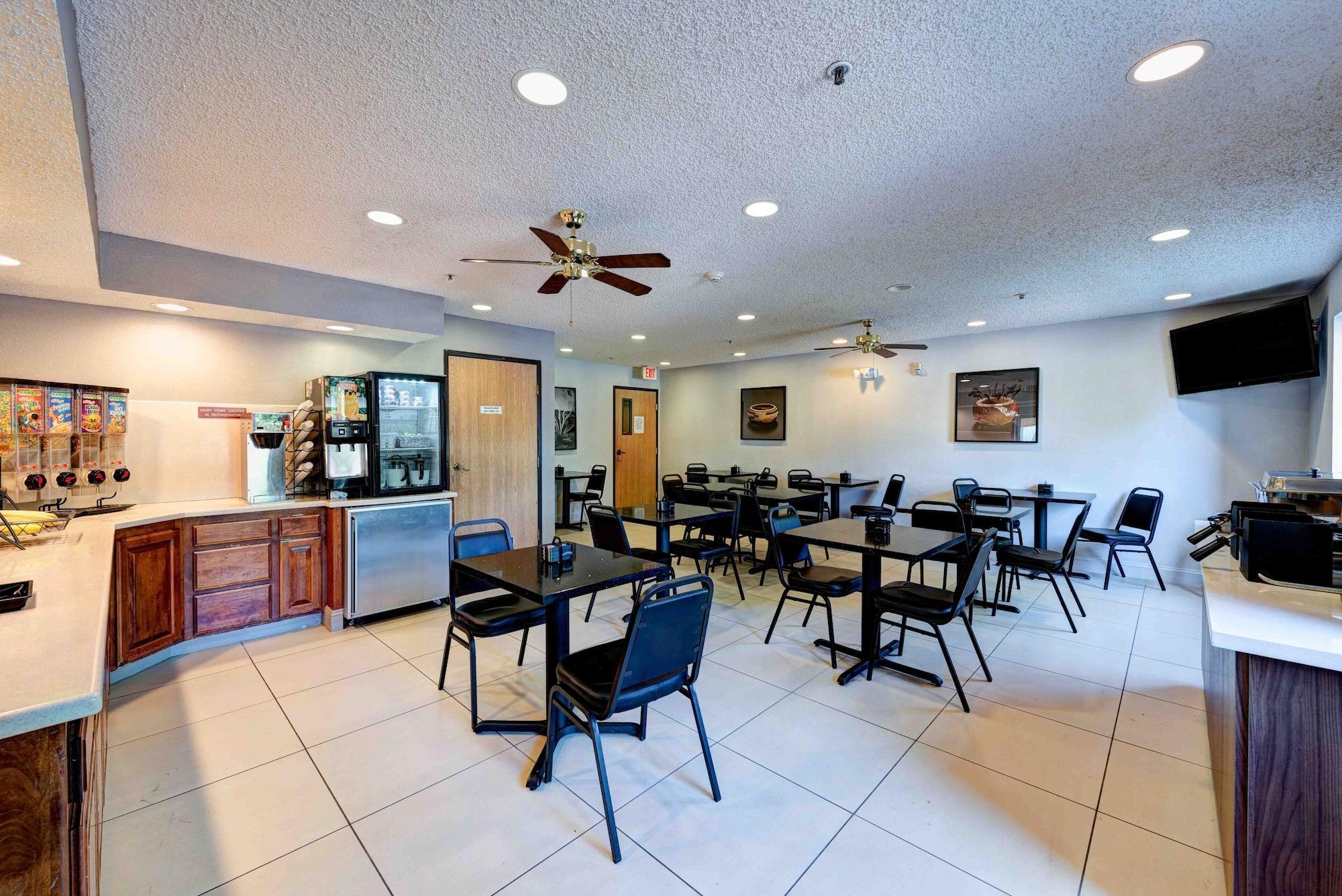 Restaurant SureStay Plus Hotel by Best Western Redding