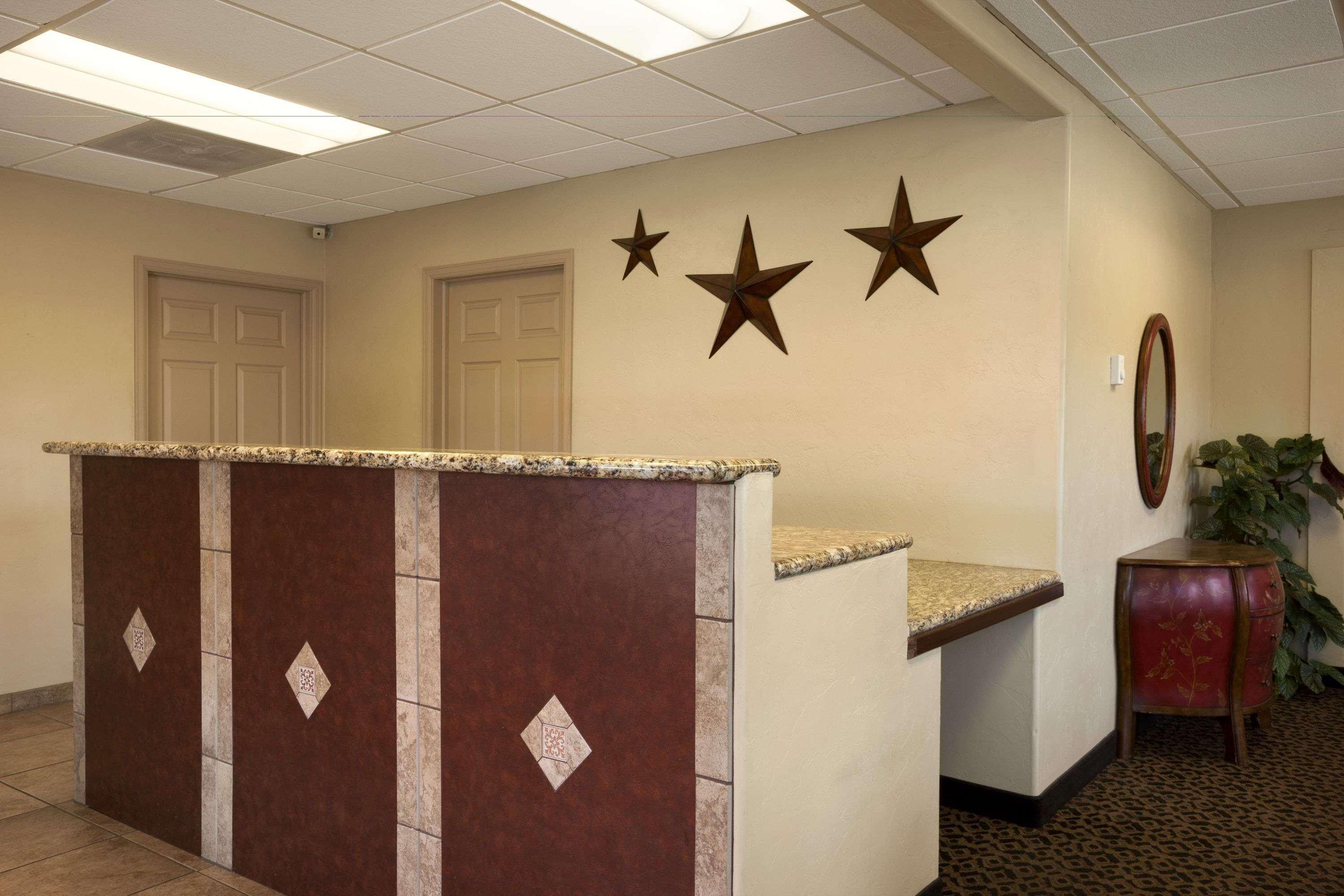 Vista Lobby Days Inn by Wyndham Montrose