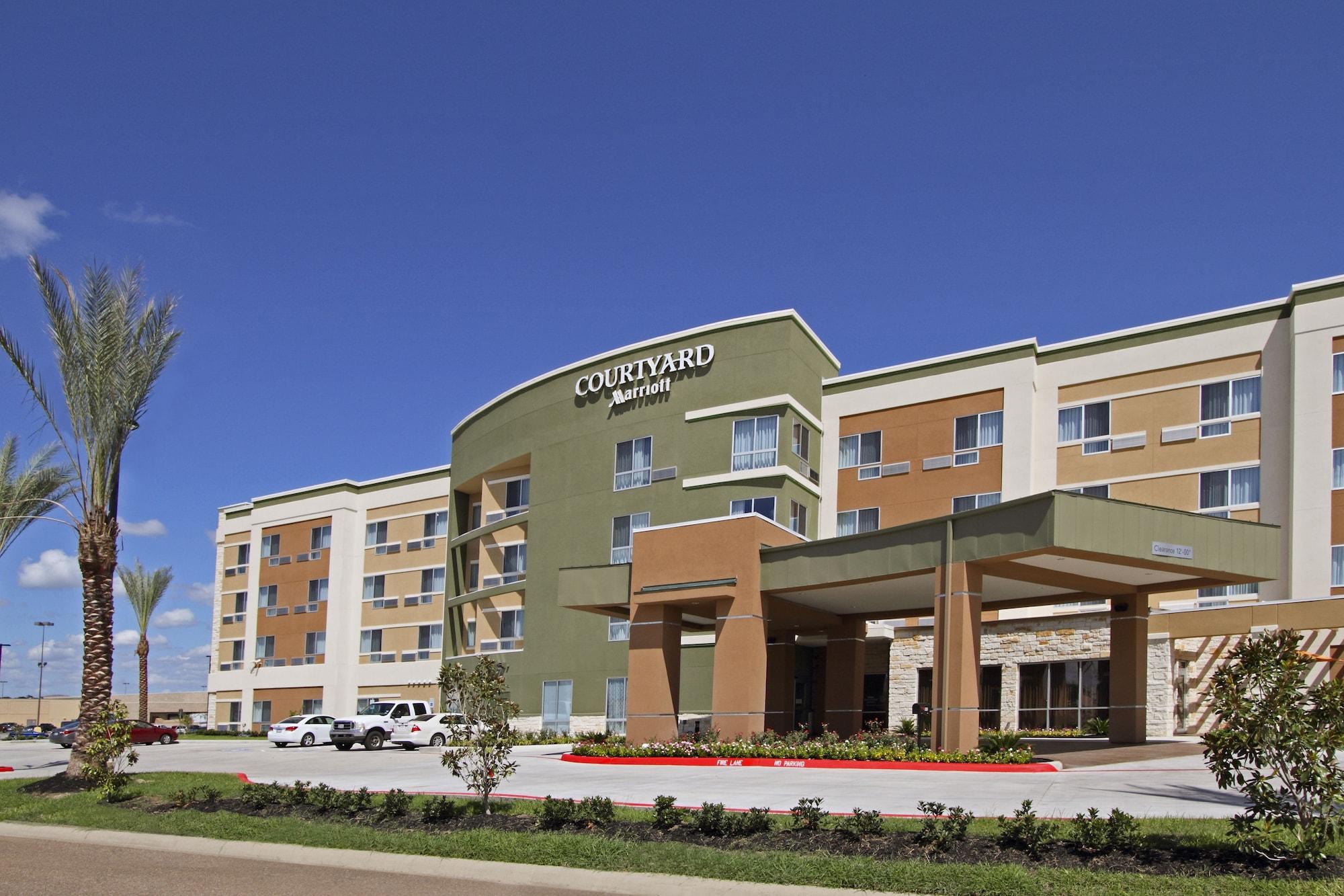 Vista Exterior Courtyard by Marriott Victoria