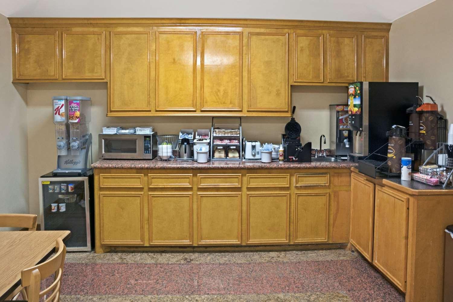 Restaurant SureStay Studio by Best Western Conroe Downtown