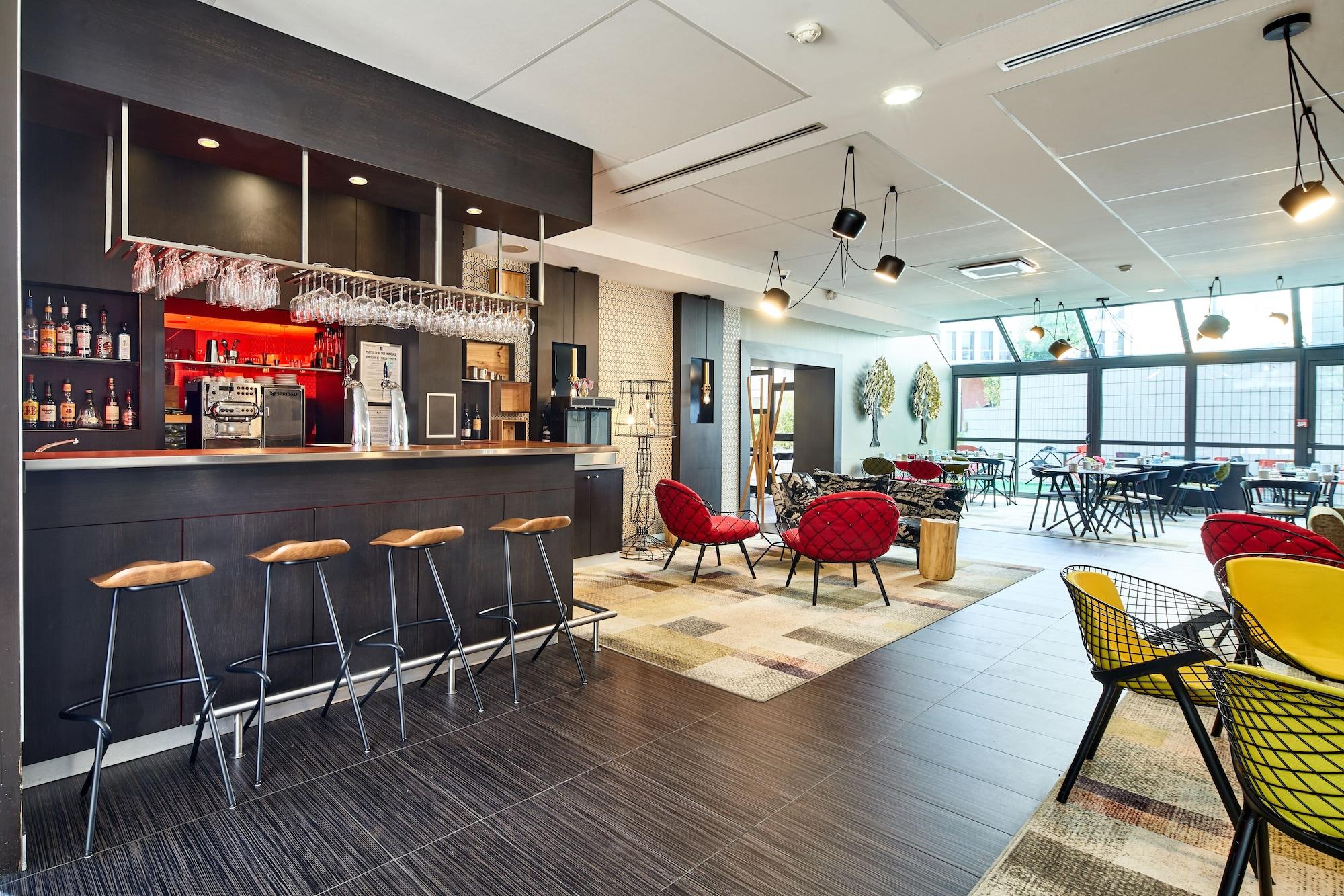 Bar/Salón B&B HOTEL Saint-Quentin-en-Yvelines Centre Gare